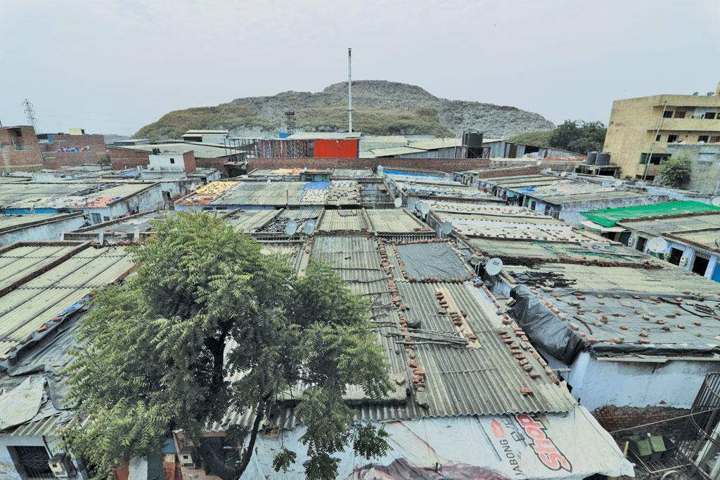 अहमदाबाद स्थित पिराना गांव में कचरे का पहाड़ अहमदाबाद स्थित पिराना गांव में कचरे का पहाड़