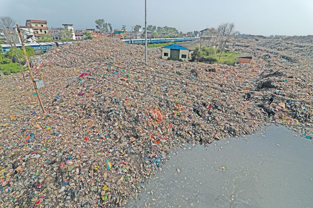 भोपाल के भानपुरा गांव स्थित कचरे की खंती भोपाल के भानपुरा गांव स्थित कचरे की खंती