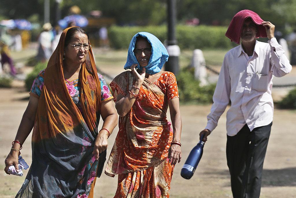 जलवायु परिवर्तन के कारण ही भारत में हीटवेव की आवृत्ति में बढ़ोतरी हुई है। भारत में हीटवेव तीसरी ऐसी आपदा है जिसमें सबसे अधिक मौतें होती हैं