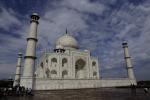 Pollution threatens Taj Mahal