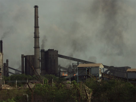 Conventional coal-based steel producing plants in India emit large amounts of carbon dioxide  