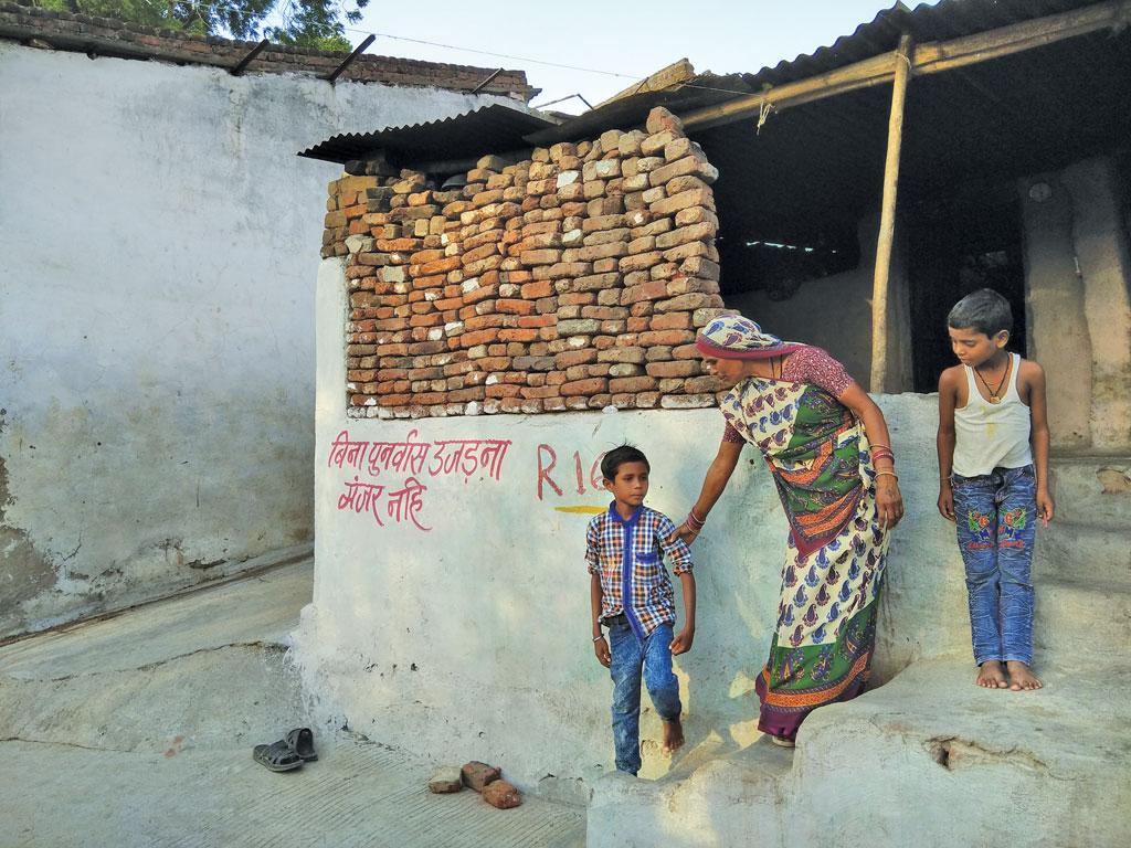 Sundari Bai of
Dharampuri has
been allotted a plot
on the floodplain of
the Khooj river. The
colony has no basic
facilities, not even
a school, and gets
submerged almost
every monsoon. (Photographs: Jitendra)