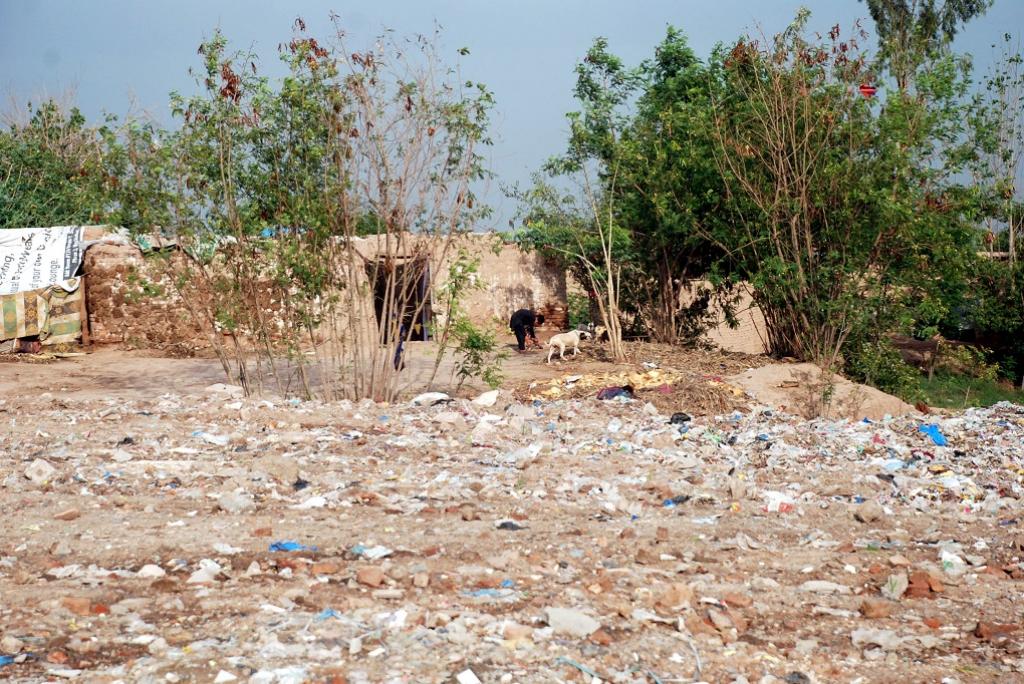 This solid waste dump in Aftab Abad shows its close proximity to the houses of those who live there. Credit: Adeel Saeed This solid waste dump in Aftab Abad shows its close proximity to the houses of those who live there. Credit: Adeel Saeed