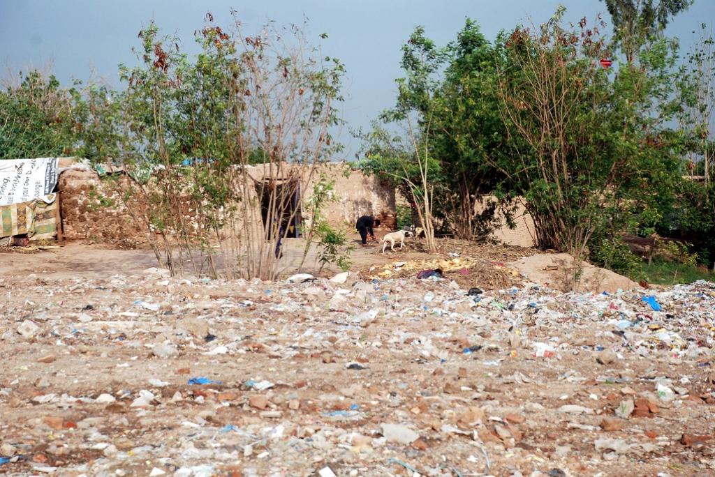 This solid waste dump in Aftab Abad shows its close proximity to the houses of those who live there. Credit: Adeel Saeed