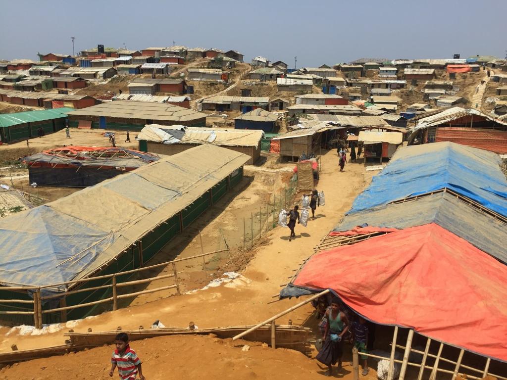 A landslide took place in the Balukhali refugee camp, and the Rohingya struggled to buttress the encampment. Credit: Mohammad Al-Masum Molla