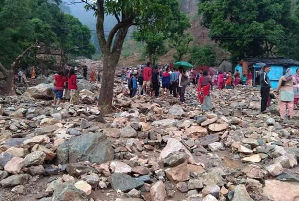 अल्मोड़ा के पास तेज बरसात के कारण हुआ नुकसान। Photo: Varsha Singh अल्मोड़ा के पास तेज बरसात के कारण हुआ नुकसान। Photo: Varsha Singh