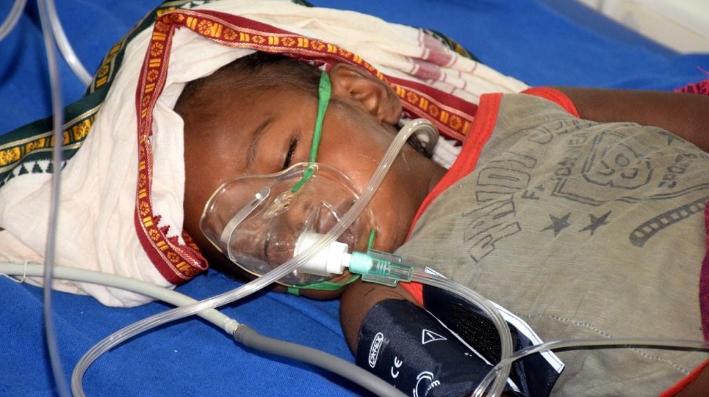 मुजफ्फरपुर के अस्पताल में भर्ती एईएस बीमारी से पीड़ित बच्चा। फोटो: पुष्यमित्र मुजफ्फरपुर के अस्पताल में भर्ती एईएस बीमारी से पीड़ित बच्चा। फोटो: पुष्यमित्र
