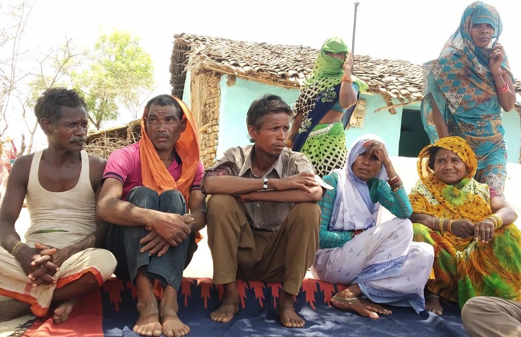 जंगल कटने के बाद से मवासी अपने मूल काम से दूर हो रहे हैं। फोटो: मनीष चंद्र मिश्रा जंगल कटने के बाद से मवासी अपने मूल काम से दूर हो रहे हैं। फोटो: मनीष चंद्र मिश्रा