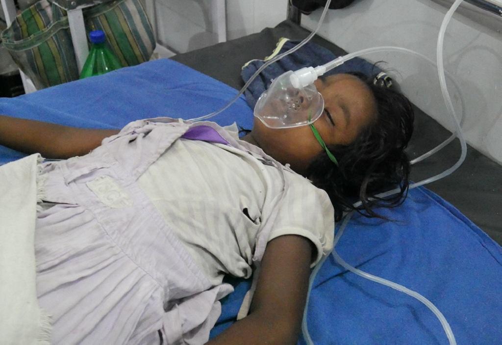 मुजफ्फरपुर में भर्ती एक बच्ची। फोटो: पुष्यमित्र मुजफ्फरपुर में भर्ती एक बच्ची। फोटो: पुष्यमित्र