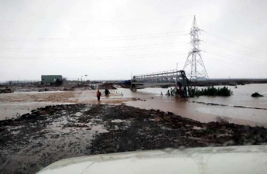 मध्यप्रदेश के रीवा स्थित एशिया का सबसे बड़ा सोलर प्लांट बाढ़ में बह गया। फोटो: मनीष चंद्र मिश्रा मध्यप्रदेश के रीवा स्थित एशिया का सबसे बड़ा सोलर प्लांट बाढ़ में बह गया। फोटो: मनीष चंद्र मिश्रा
