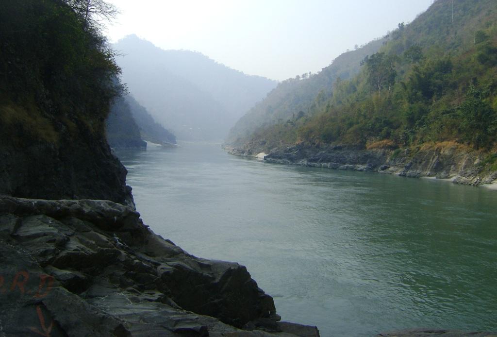 प्रस्तावित बांध का स्थल जो नेपाल में बराह क्षेत्र से 1.6 किमी उत्तर की दिशा में स्थित है। फाइल फोटो: पुष्य मित्र प्रस्तावित बांध का स्थल जो नेपाल में बराह क्षेत्र से 1.6 किमी उत्तर की दिशा में स्थित है। फाइल फोटो: पुष्य मित्र