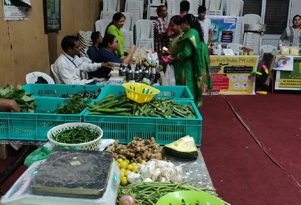 अनंत मंडी में किसान सब्जी, फल, अनाज और स्थानीय शिल्प के सामान भी लाते हैं। फोटो: मनीष चंद्र मिश्रा अनंत मंडी में किसान सब्जी, फल, अनाज और स्थानीय शिल्प के सामान भी लाते हैं। फोटो: मनीष चंद्र मिश्रा