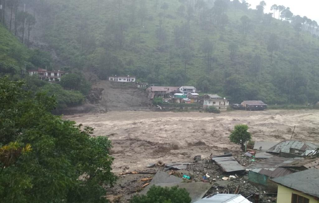 उत्तराखंड के आराकोट में पब्बर नदी ने मचाई तबाही। फोटो: त्रिलोचन भट्ट उत्तराखंड के आराकोट में पब्बर नदी ने मचाई तबाही। फोटो: त्रिलोचन भट्ट