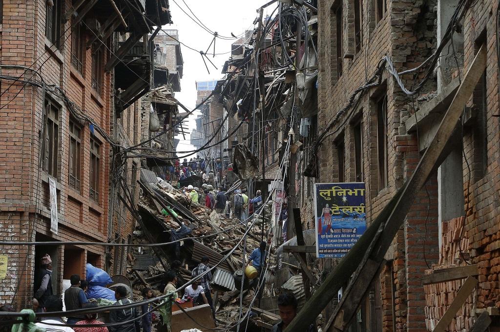 2015 में नेपाल में आए भूकंप से तबाह हुई इमारत। फाइल फोटो: रवि 2015 में नेपाल में आए भूकंप से तबाह हुई इमारत। फाइल फोटो: रवि