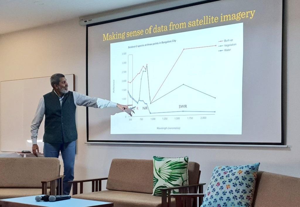 मैसूर के स्वतंत्र शोधकर्ता एमडी मधुसूदन नीमली में चल रहे अनिल अग्रवाल डायलॉग में बोलते हुए। फोटो: सीएसई मैसूर के स्वतंत्र शोधकर्ता एमडी मधुसूदन नीमली में चल रहे अनिल अग्रवाल डायलॉग में बोलते हुए। फोटो: सीएसई