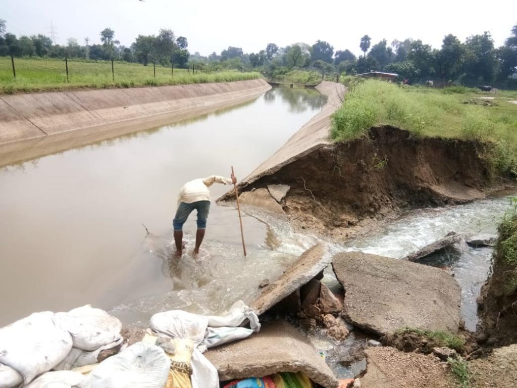 राहत पैकेज का सच : हरपुरा टीकमगढ़ नहर परियोजना की बदहाल तस्वीर। फोटो : संतोष पाठक राहत पैकेज का सच : हरपुरा टीकमगढ़ नहर परियोजना की बदहाल तस्वीर। फोटो : संतोष पाठक