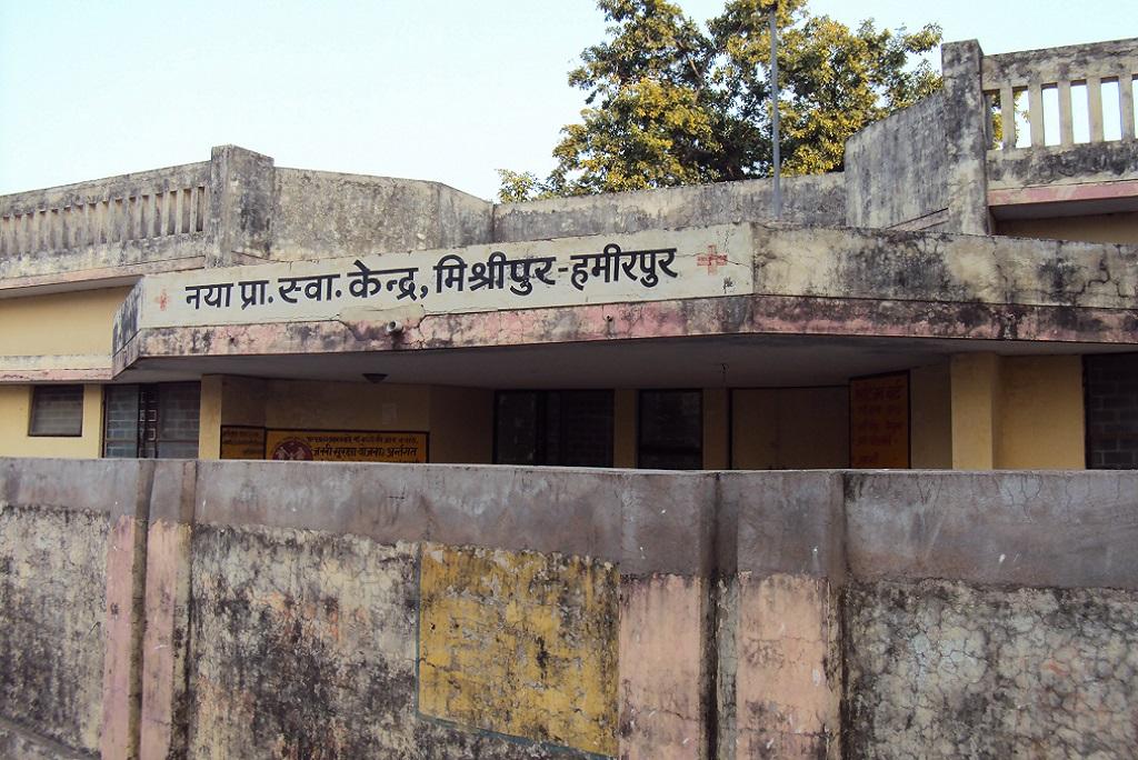 संसद में दिए गए एक जवाब में केंद्र ने बताया कि ग्रामीण क्षेत्रों के सामुदायिक स्वास्थ्य केंद्रों में 82 फीसदी विशेषज्ञ डॉक्टरों की कमी है। फोटो: अनंत पालीवाल संसद में दिए गए एक जवाब में केंद्र ने बताया कि ग्रामीण क्षेत्रों के सामुदायिक स्वास्थ्य केंद्रों में 82 फीसदी विशेषज्ञ डॉक्टरों की कमी है। फोटो: अनंत पालीवाल