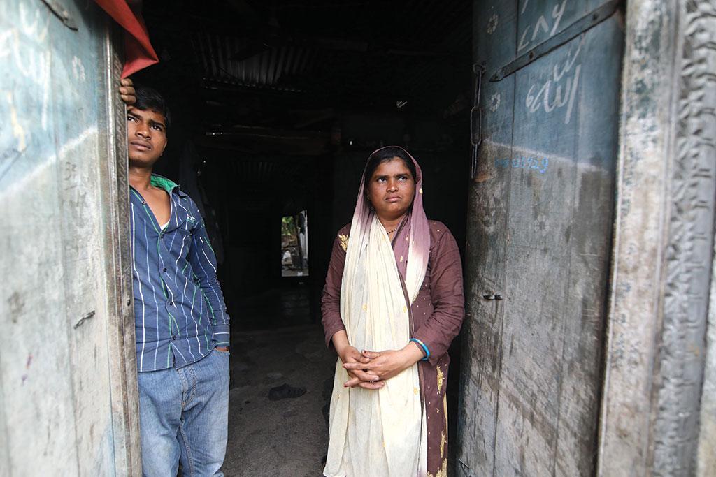 महाराष्ट्र की बीड जिले की अफरीन रहीम शेफ का गर्भाशय केवल 27 साल की उम्र में डॉक्टरों ने निकलवाया लिया। फोटो: विकास चौधरी महाराष्ट्र की बीड जिले की अफरीन रहीम शेफ का गर्भाशय केवल 27 साल की उम्र में डॉक्टरों ने निकलवाया लिया। फोटो: विकास चौधरी