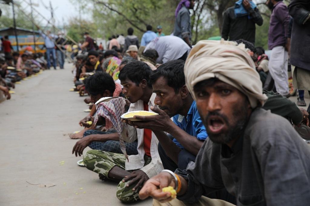 दिल्ली में मजदूरों के लिए खाने का इंतजाम किया गया है। फोटो: विकास चौधरी दिल्ली में मजदूरों के लिए खाने का इंतजाम किया गया है। फोटो: विकास चौधरी