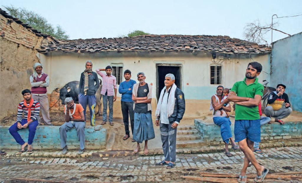 यह है उत्तर प्रदेश के फतेहपुर जिले का गांव गढ़ी, जहां से बड़ी संख्या में पलायन हो चुका है। फोटो: विकास चौधरी यह है उत्तर प्रदेश के फतेहपुर जिले का गांव गढ़ी, जहां से बड़ी संख्या में पलायन हो चुका है। फोटो: विकास चौधरी