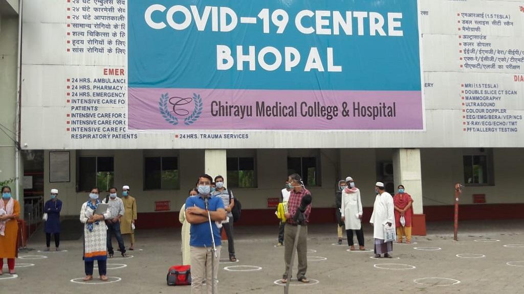 भोपाल में 18 अप्रैल को कोविद-19 के 28 मरीज स्वस्थ हुए। फोटो: मनीष चंद्र मिश्र भोपाल में 18 अप्रैल को कोविद-19 के 28 मरीज स्वस्थ हुए। फोटो: मनीष चंद्र मिश्र