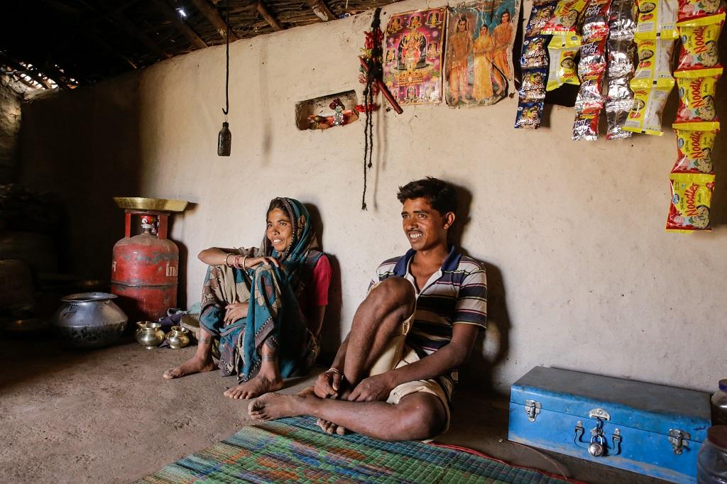 प्रधानमंत्री उज्ज्वला योजना के तहत रसोई गैस सिलेंडर तो मिल गया, लेकिन गरीब परिवार सिलेंडर नहीं भरवा पा रहे हैं। फोटो: विकास चौधरी प्रधानमंत्री उज्ज्वला योजना के तहत रसोई गैस सिलेंडर तो मिल गया, लेकिन गरीब परिवार सिलेंडर नहीं भरवा पा रहे हैं। फोटो: विकास चौधरी