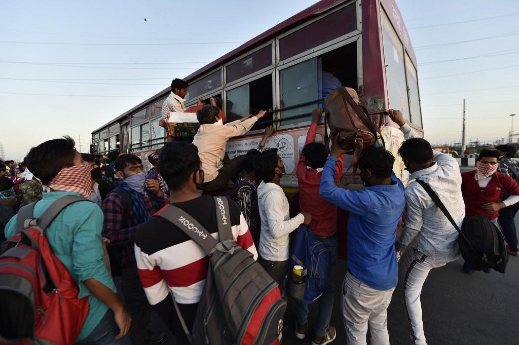 सरकार का कहना है कि लॉकडाउन के चलते 1 करोड़ से अधिक प्रवासी अपने घर लौट गए। फोटो: विकास चौधरी सरकार का कहना है कि लॉकडाउन के चलते 1 करोड़ से अधिक प्रवासी अपने घर लौट गए। फोटो: विकास चौधरी