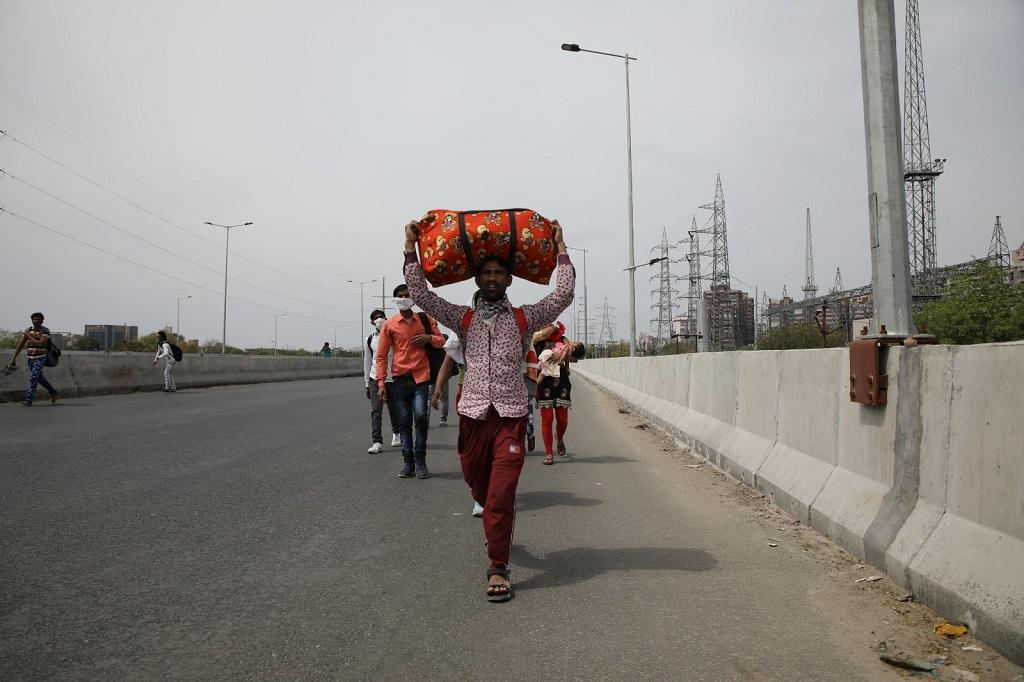 एक सर्वे में कहा गया है कि लॉकडाउन के दौरान किराए पर रह रहे प्रवासी मजदूरों को खासी परेशानी का सामना करना पड़ा। फोटो: विकास चौधरी एक सर्वे में कहा गया है कि लॉकडाउन के दौरान किराए पर रह रहे प्रवासी मजदूरों को खासी परेशानी का सामना करना पड़ा। फोटो: विकास चौधरी