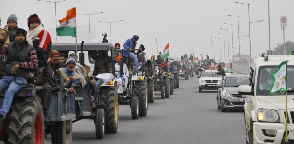 Thousands of tractors left in the morning from the Singhu, Tikri and Ghazipur borders and Rewasan in Haryana. They travelled on the Eastern and Western Peripheral Expressways. They will meet midway in the evening. Photo: Vikas Choudhary / CSE Thousands of tractors left in the morning from the Singhu, Tikri and Ghazipur borders and Rewasan in Haryana. They travelled on the Eastern and Western Peripheral Expressways. They will meet midway in the evening. Photo: Vikas Choudhary / CSE