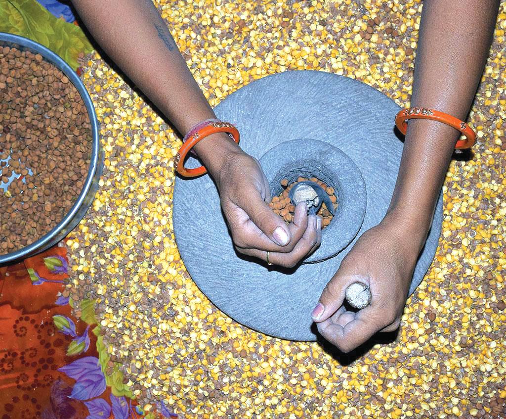 चक्की चलेगी, सेहत बनेगी चक्की चलेगी, सेहत बनेगी