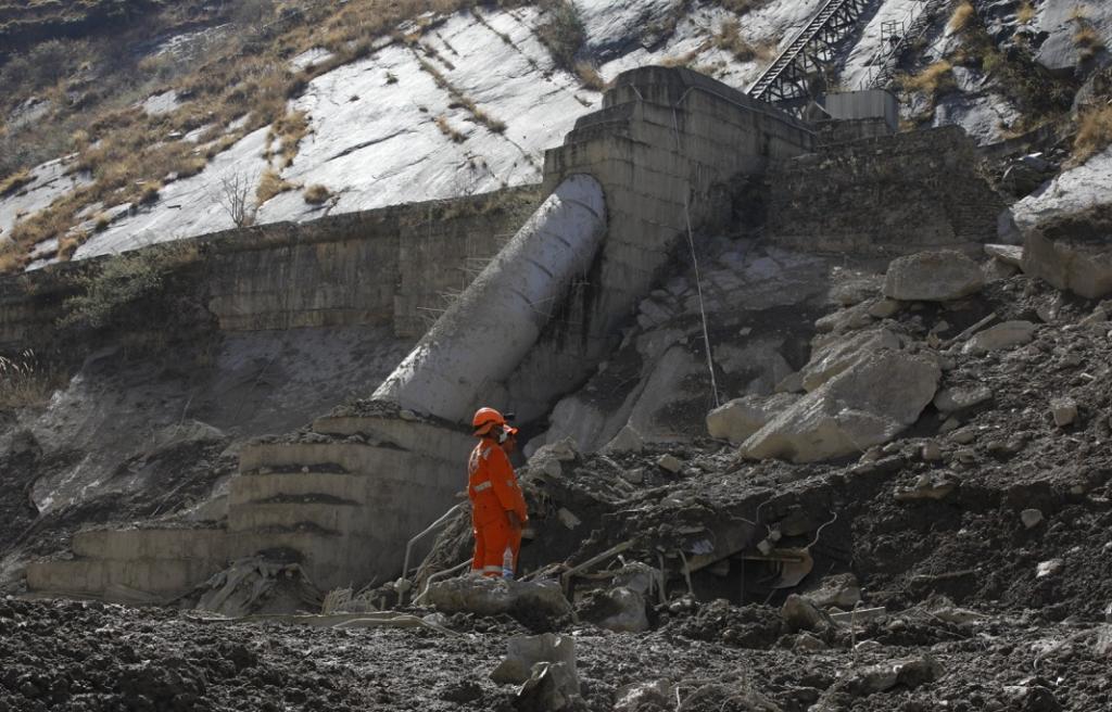 उत्तराखंड के चमोली जिले में रैणी गांव के पास ऋषिगंगा पावर प्रोजेक्ट के अवशेष रह गए हैं। फोटो: विकास चौधरी उत्तराखंड के चमोली जिले में रैणी गांव के पास ऋषिगंगा पावर प्रोजेक्ट के अवशेष रह गए हैं। फोटो: विकास चौधरी