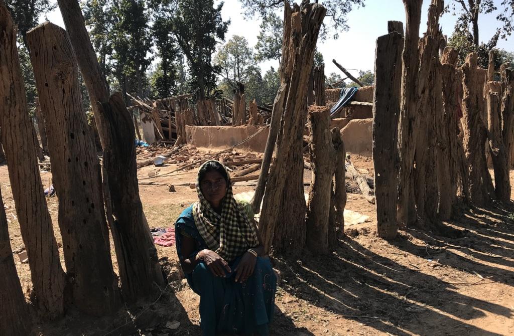 क्या आदिवासियों को संरक्षण दे रहे हैं वन कानून। फोटो: रमेश शर्मा क्या आदिवासियों को संरक्षण दे रहे हैं वन कानून। फोटो: रमेश शर्मा