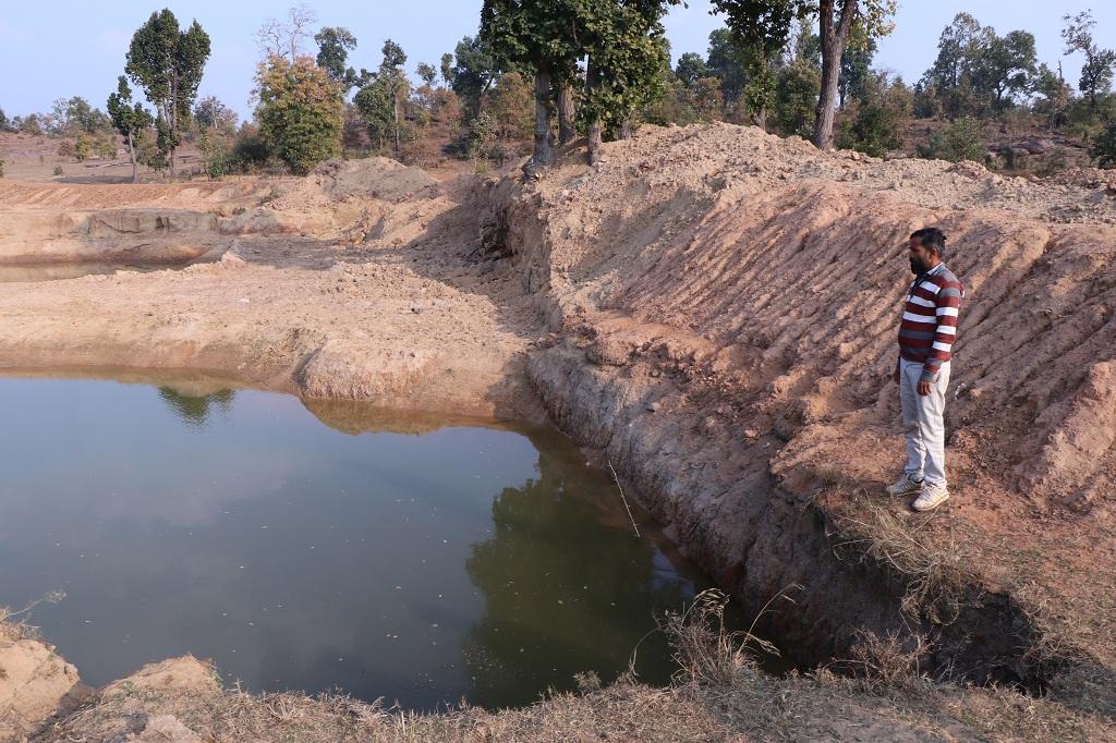 मनरेगा के तहत बनाय गया तालाब। फोटो: अनिल अश्वनी शर्मा मनरेगा के तहत बनाय गया तालाब। फोटो: अनिल अश्वनी शर्मा