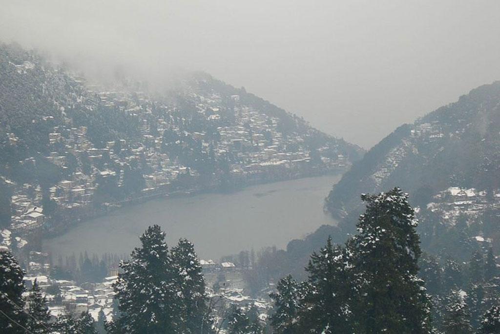 मौसम अपडेट: पश्चिमी विक्षोभ के चलते देश के पश्चिमी हिमालयी क्षेत्र में भारी वर्षा, बर्फबारी होने का अनुमान है मौसम अपडेट: पश्चिमी विक्षोभ के चलते देश के पश्चिमी हिमालयी क्षेत्र में भारी वर्षा, बर्फबारी होने का अनुमान है