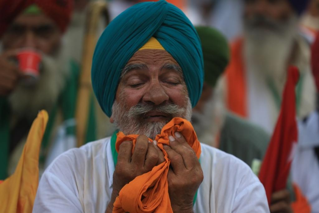 A farmer wipes the sweat from his face on what has been a humid day in Delhi. Photo by Adithyan PC / CSE A farmer wipes the sweat from his face on what has been a humid day in Delhi. Photo by Adithyan PC / CSE