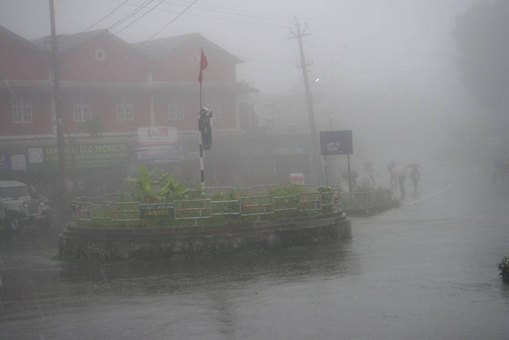 मौसम अपडेट : पूर्वोत्तर और दक्षिण भारत सहित इन हिस्सों में भारी बारिश के आसार मौसम अपडेट : पूर्वोत्तर और दक्षिण भारत सहित इन हिस्सों में भारी बारिश के आसार