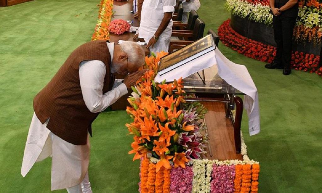 प्रधानमंत्री नरेंद्र मोदी ने गुरु पर्व के मौके पर तीनों कृषि कानून वापस लेने घोषणा की। फोटो ट्विटर प्रधानमंत्री नरेंद्र मोदी ने गुरु पर्व के मौके पर तीनों कृषि कानून वापस लेने घोषणा की। फोटो ट्विटर