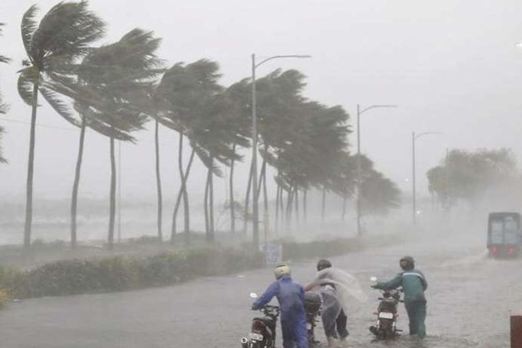 चक्रवाती तूफान ‘आसनी’: आंध्र प्रदेश के तटीय इलाकों में तेज हवाओं के साथ भारी बारिश के आसार चक्रवाती तूफान ‘आसनी’: आंध्र प्रदेश के तटीय इलाकों में तेज हवाओं के साथ भारी बारिश के आसार