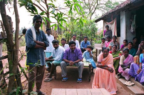 यूपी पंचायत चुनाव : किसी भी गांव में सार्वजनिक सभा के लिए पांच से ज्यादा लोगों के न जुटने का आदेश