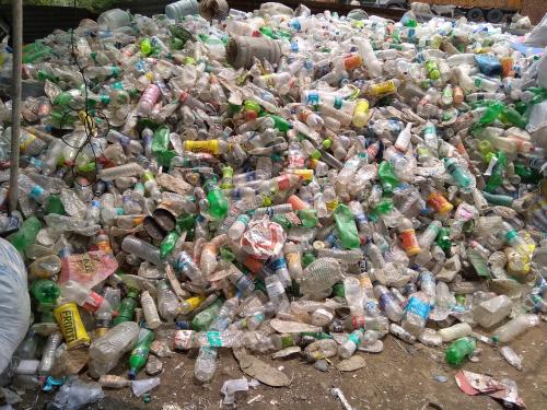 सिंगल यूज प्लास्टिक प्रतिबंध पर सरकारें बेसुध, चूक सकता है 2022 का लक्ष्य : रिपोर्ट सिंगल यूज प्लास्टिक प्रतिबंध पर सरकारें बेसुध, चूक सकता है 2022 का लक्ष्य : रिपोर्ट